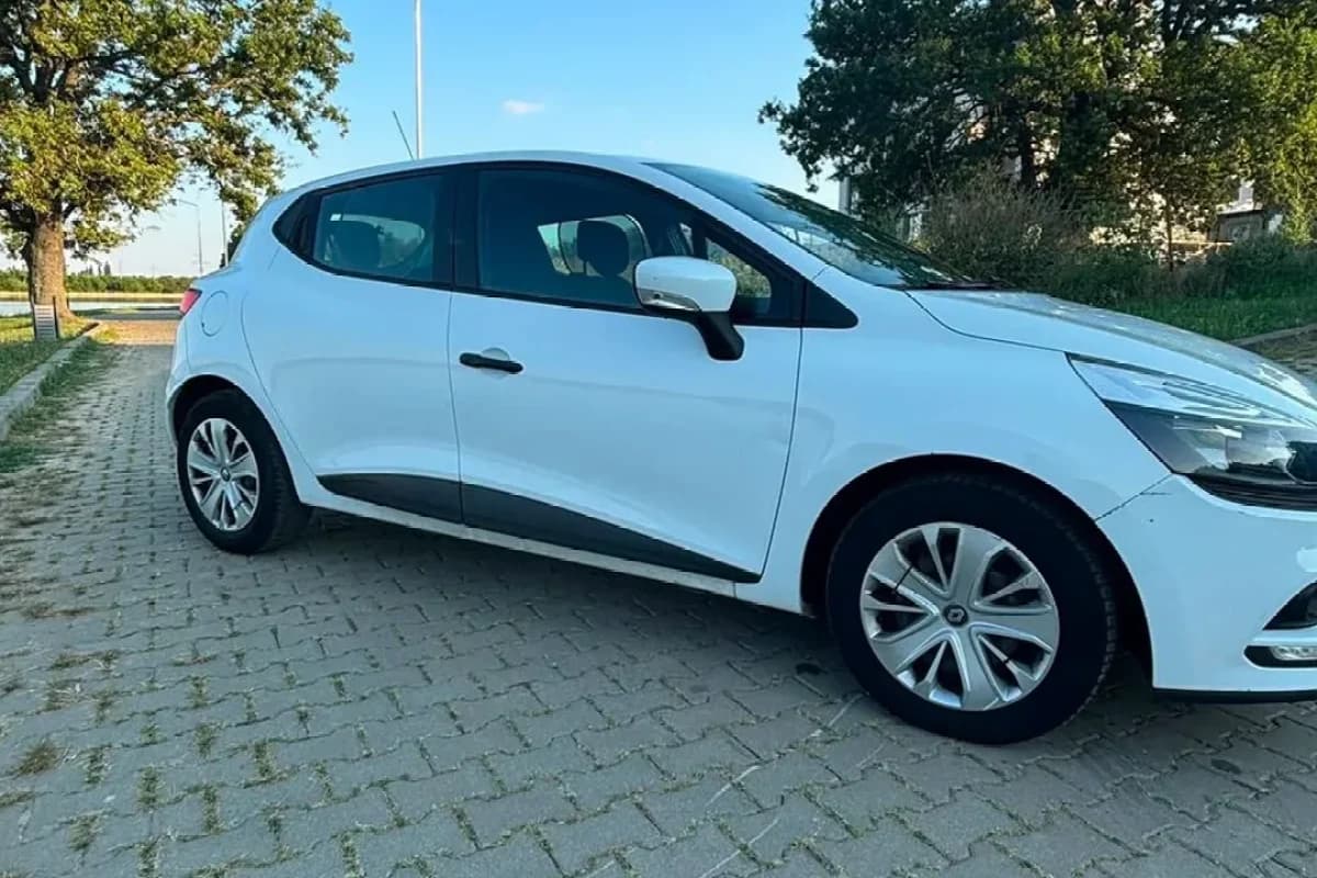 Renault Clio 2017 as photographed for its listing
