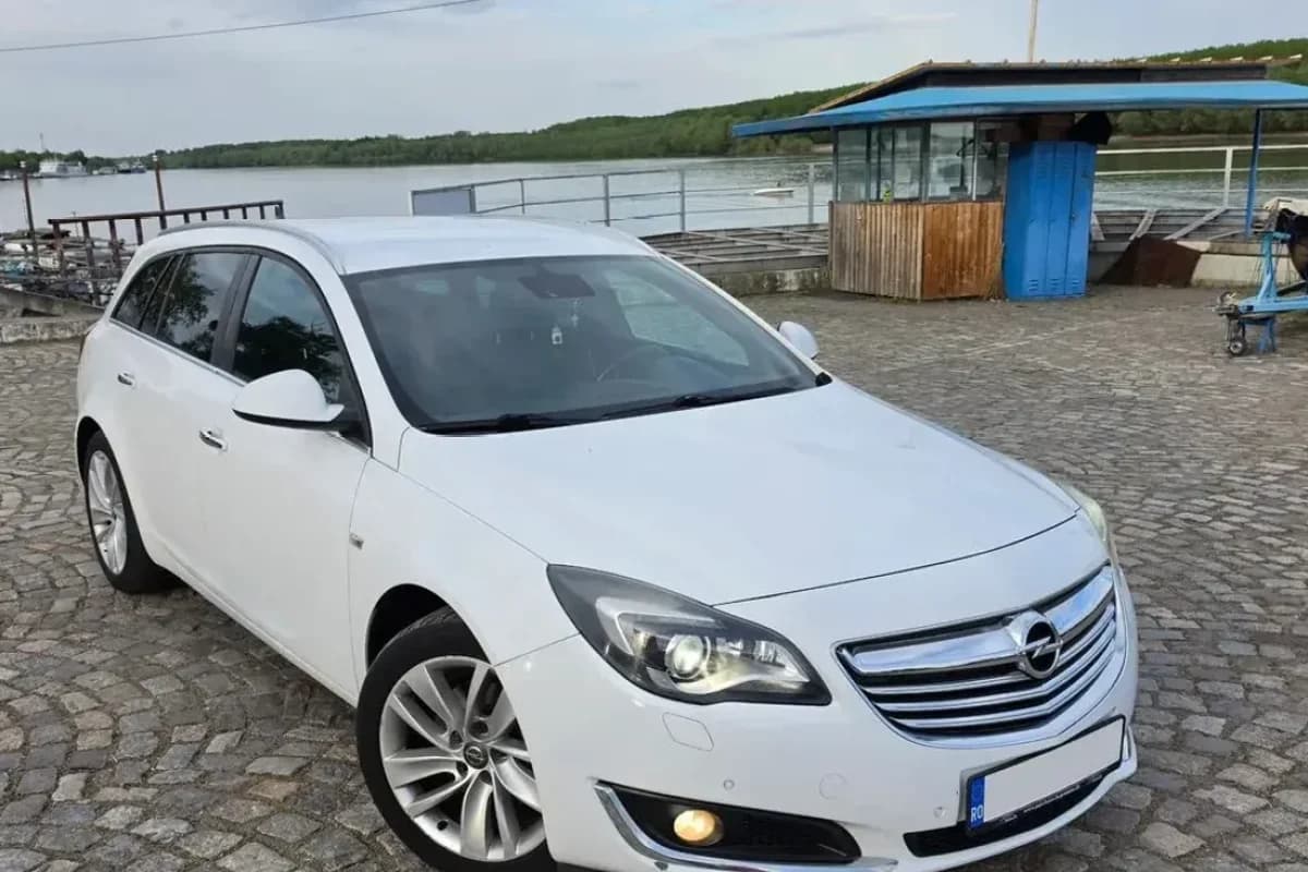 The Opel Insignia Sports Tourer 2014 as its seller photographed it