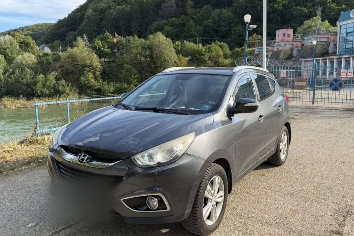 The Hyundai ix35 2012 as its seller photographed it